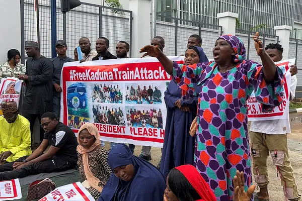 Nigerians protest insecurity following frequent kidnappings 6 Nigerians protest insecurity following frequent kidnappings
