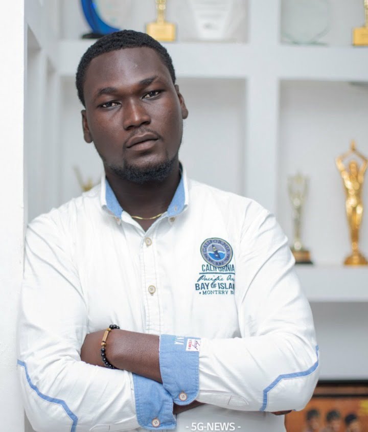 Odo Fever: Ama Romantic Served With H0t Broken Heart After A Hard Twerk On Stage. 3 Mr breifcase