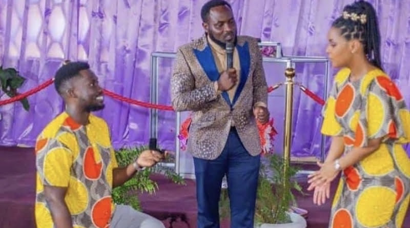 Lady Rejects Proposal Of Her Boyfriend In Church After Wearing Matching Outfits - Netizens React 2 Lady