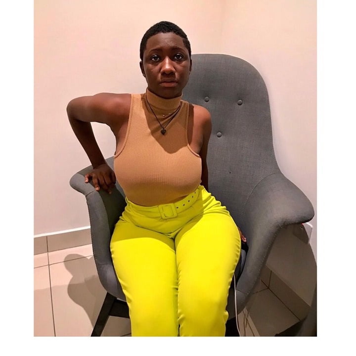 Meet Akonoba Who Is The Most Cu.r.v.y University Of Ghana Student With Natural Bea.uty 4 Akonoba