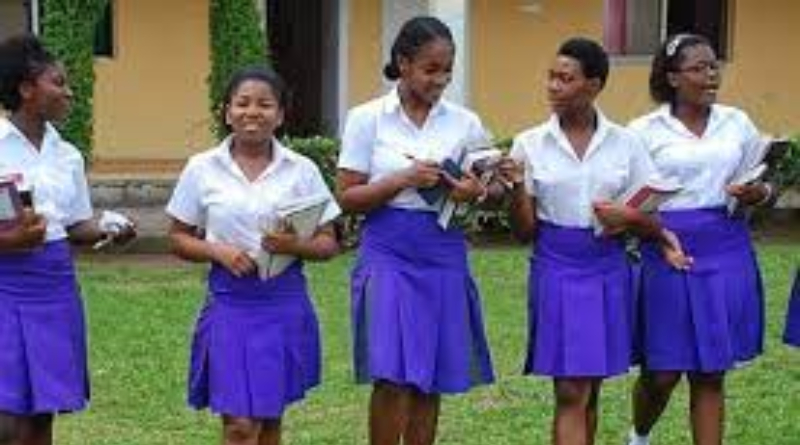 Your Kids Are Even Older Than Me’- Schoolgirl Leaks Chat Of Headmaster Proposing To Her 2 Headmaster