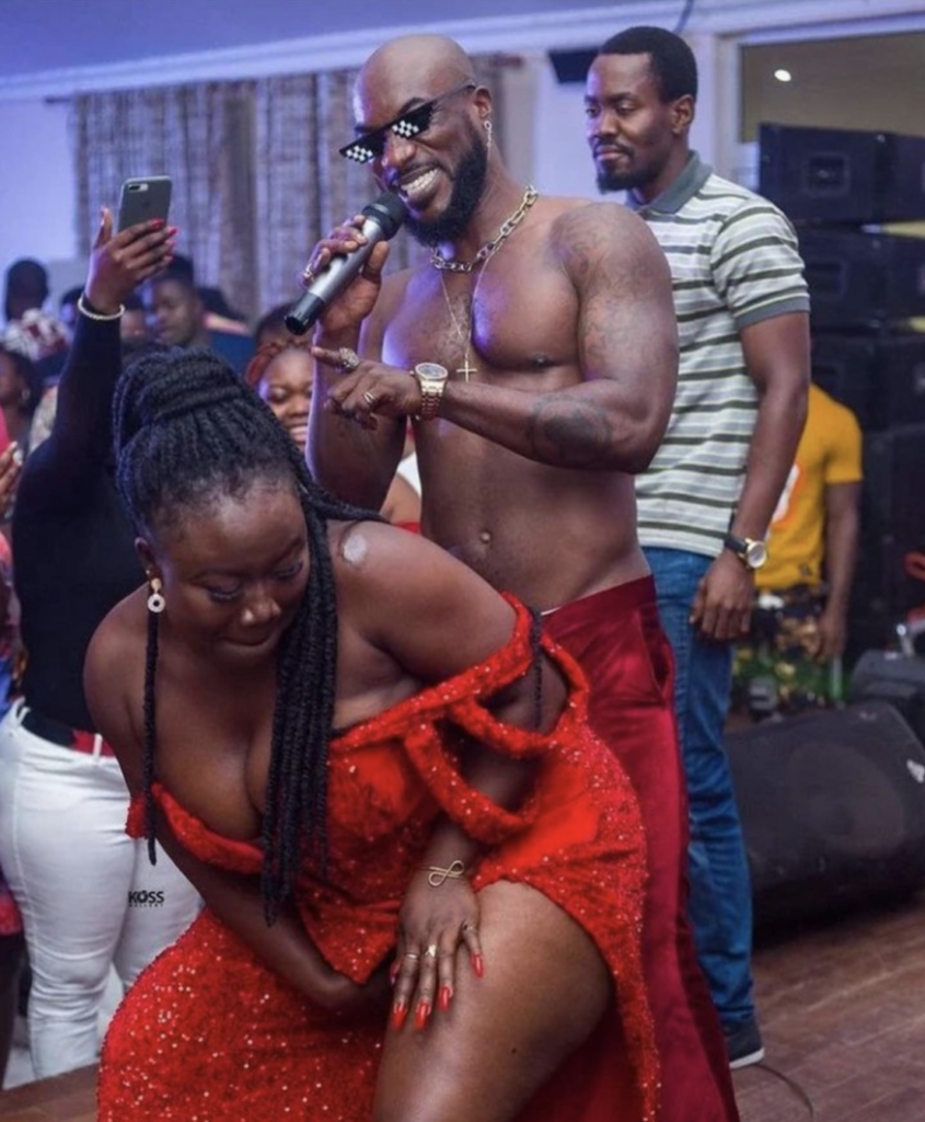 The Moment Female Fan Went On Stage For Kwabena Kwabena To 'GRIND' Her For Free 15 Screenshot 2022 02 22 at 5.53.08 AM