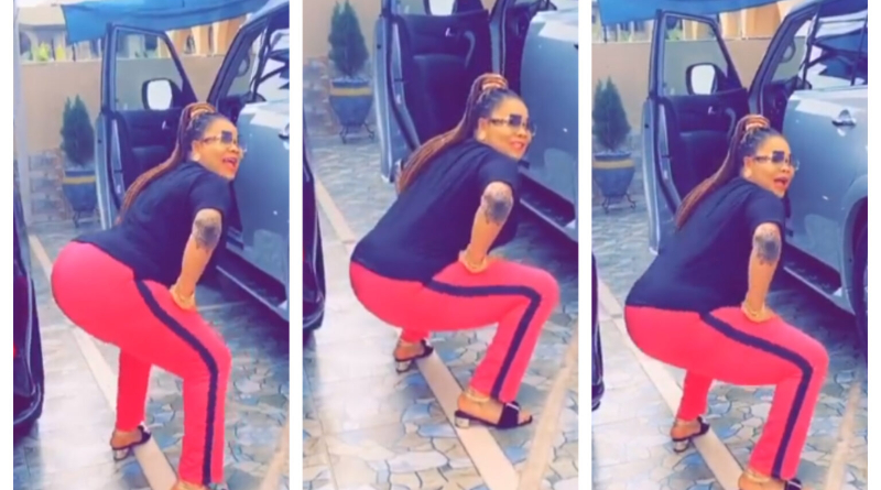 WATCH As Nana Agradaa Tw3rks Her Assets Again And This Time, It’s Massive 2 Nana Agradaa Twerks