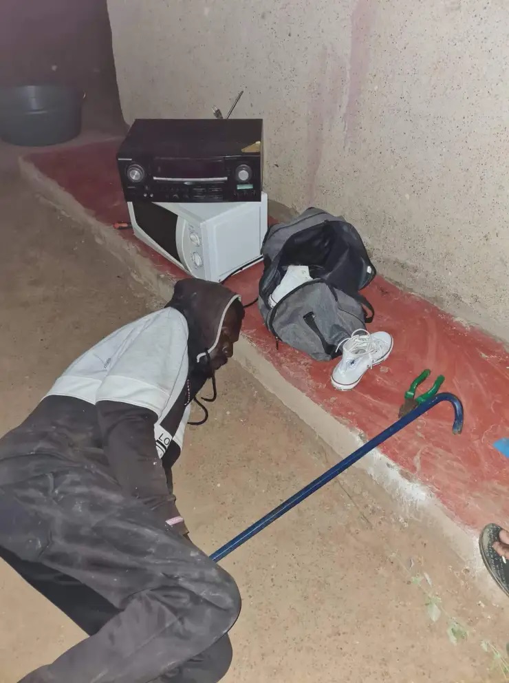 Thieves fall asleep right after stealing items from an old woman’s home 3 Thieves