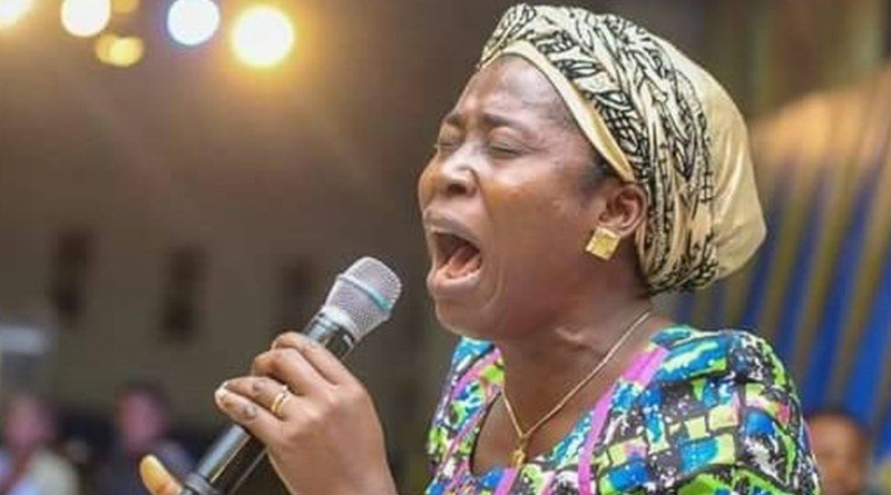 BREAKING: Tears as late gospel singer Osinachi’s body arrives Abia for burial 2 Osinachi