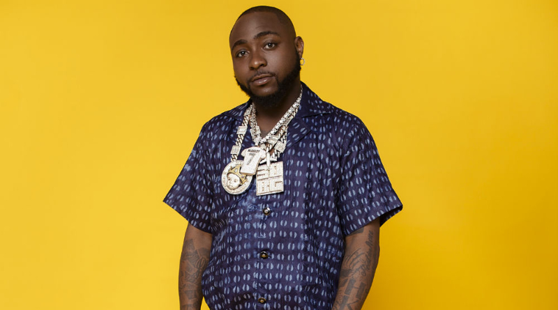Davido rejects bras thrown at him on stage during New York show 2 FotoJet 2022 06 19T231236.286