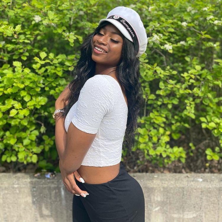 Sharon Sampson: Beautiful Photos Of Ghana's New Midfielder And Model 5 D0