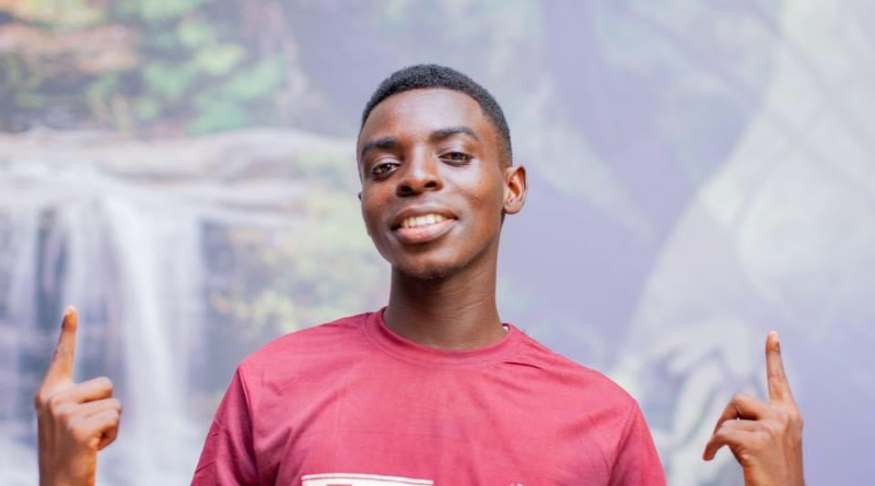Kofi Ayeyi celebrates 10,000 plays on audiomack 2 FotoJet 2022 07 07T070314.946