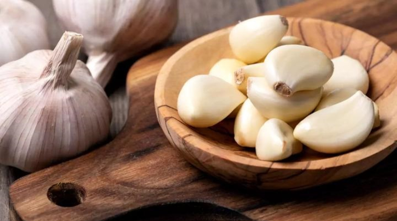 Benefits Of Eating Raw Garlic