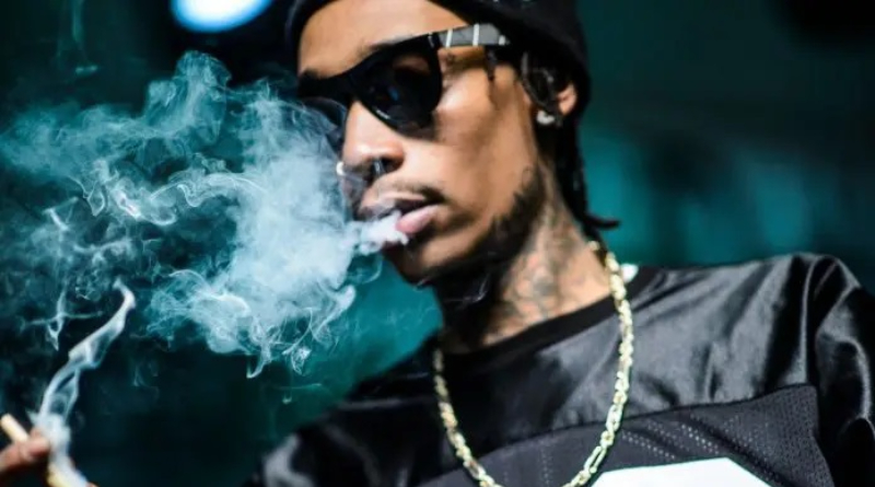 Wiz Khalifa smokes weed while listening to Burna Boy's "Last Last." 2 Wiz Khalifa