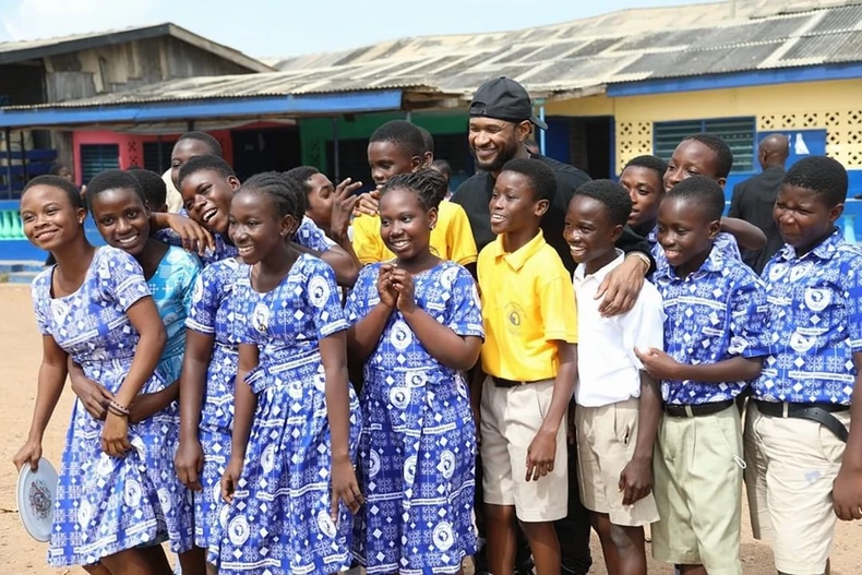 American singer Usher visits Chorkor, Accra ahead of Global Citizen Festival