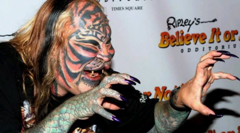 Meet Dennis Avner, the Man Who Underwent 14 Surgeries to the Look Like a Cat. 2 Dennis Avner