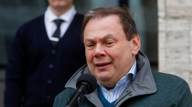 Russian Billionaire Mikhail Fridman Offers $1 Billion To Ukraine… With Fairly Obvious String Attached
