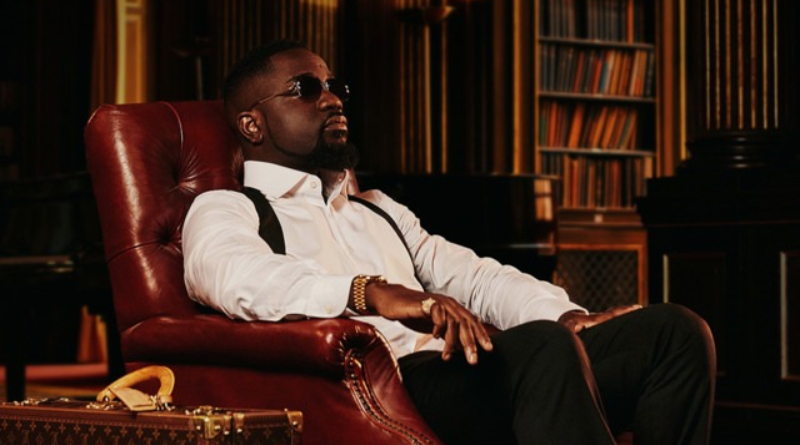 Sarkodie names two rappers he would love to battle with.