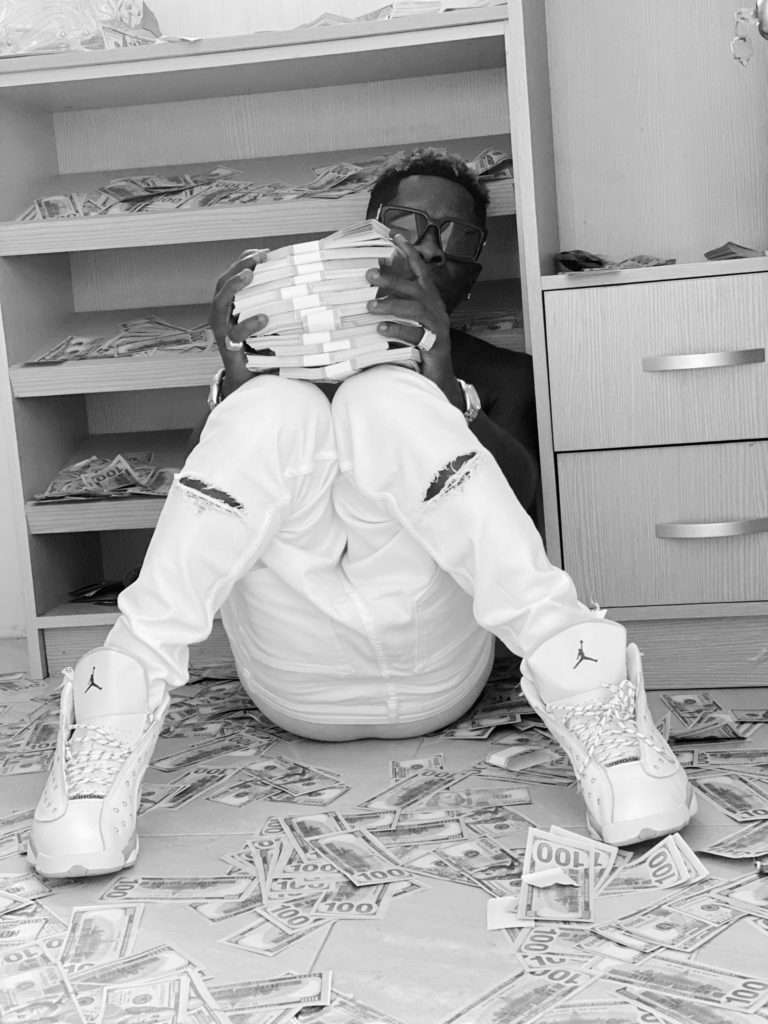 Shatta Wale Shows Off Bundles Of Dollar Bank Notes 2 Shatta Wale