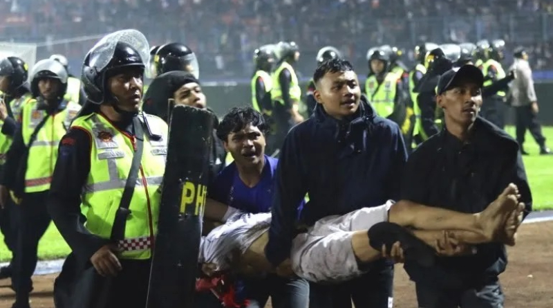 Indonesian football fan beaten to death video 2 Indonesian football fan beaten to death video