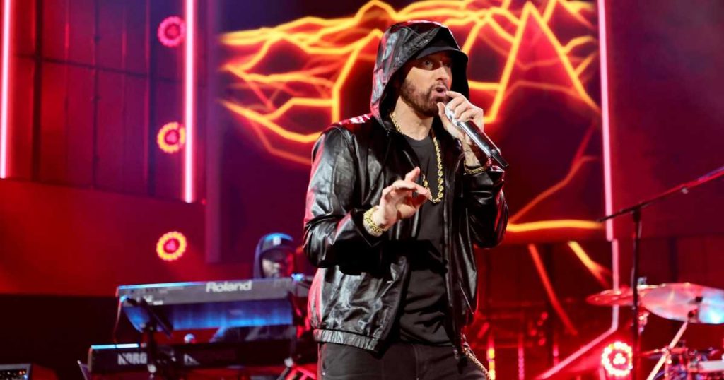 Eminem's Alienated Mother Embraces Him As He Gets Inducted Into The Rock and Roll Hall Of Fame 2 1667925730960