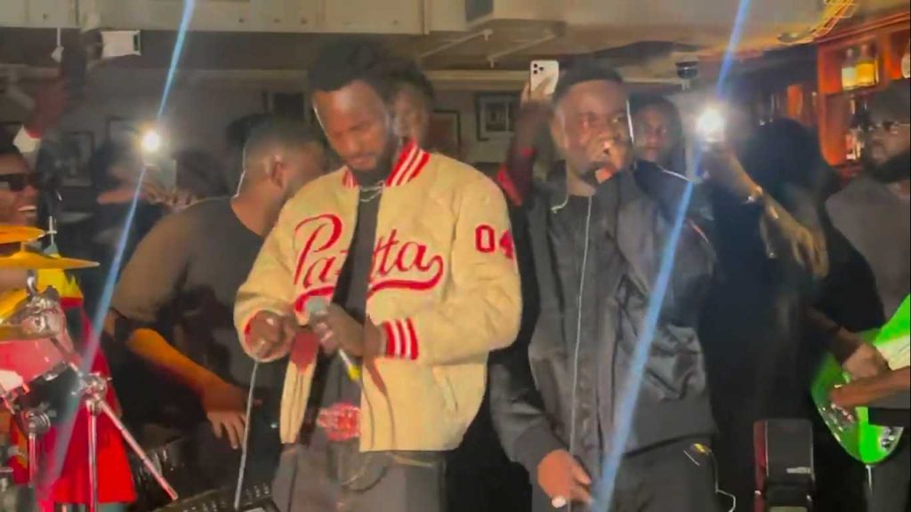 Sarkodie And Black Sherif Perform 'Country Side' On The Same Stage For The First Time 2 1669212432956