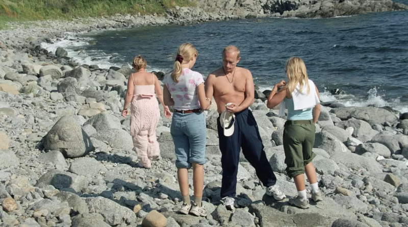 Vladimir Putin Daughters: What we know about his family 2 Vladimir Putin Daughters