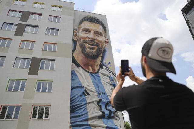 Lionel Messi mural will cover a student dormitory in Tirana