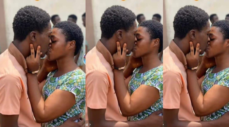 Trending video of SHS students kissing and chopping love in public causes massive stir 2 Trending video of SHS students kissing and chopping love in public causes massive stir