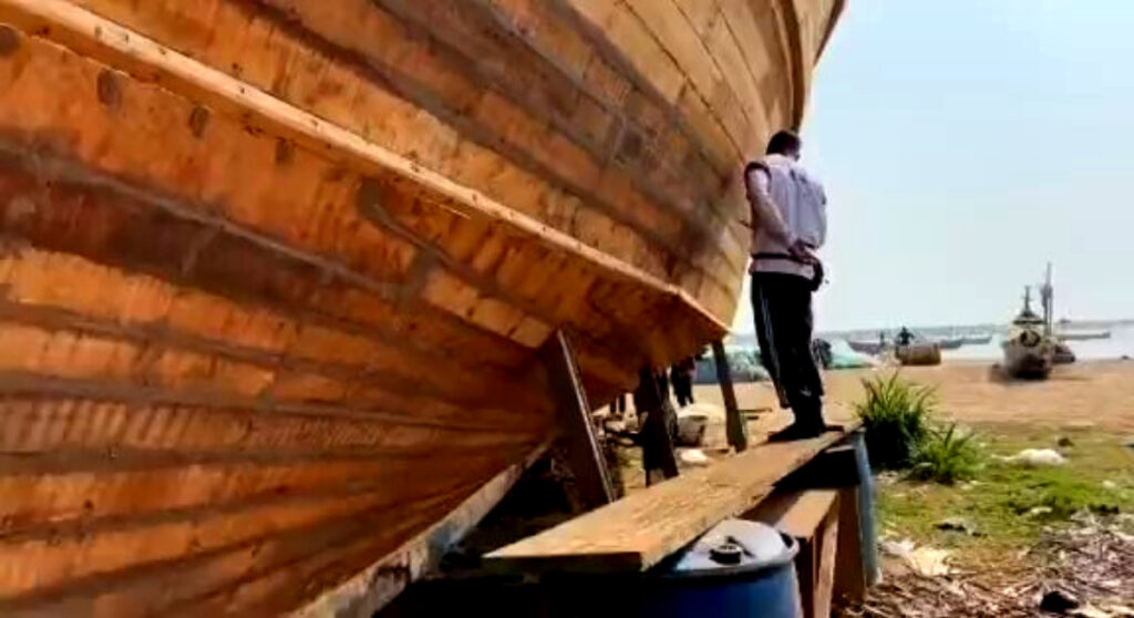 VIDEO: A Group Of Ghanaian Fishermen On A Mission To Build 21st Century Noah’s Ark 2 VIDEO: A Group Of Ghanaian Fishermen On A Mission To Build 21st Century Noah’s Ark