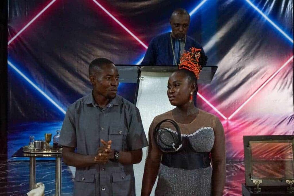 A couple spend only 500gh on their church wedding; adorable photos trends (Photos) 2 church wedding
