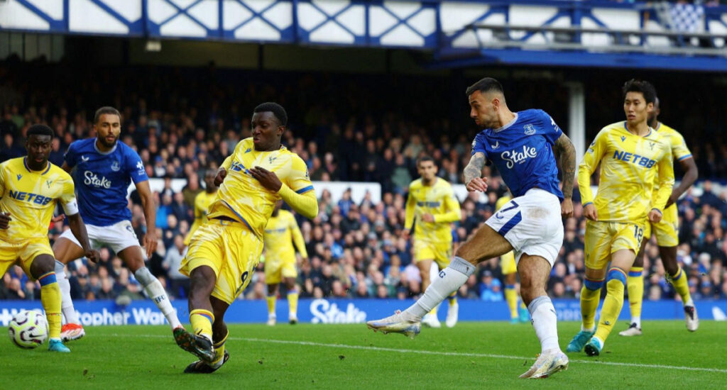 Everton secures first win of the season 2 Everton secures first win of the season