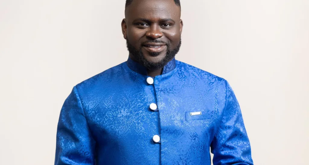 SK Frimpong leads thousands in worship at the Takoradi mall 2 SK Frimpong leads thousands in worship at the Takoradi mall