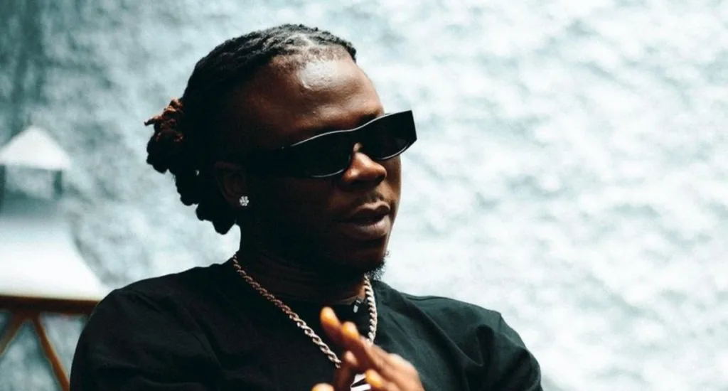 Showboy goes hard on Stonebwoy as he calls him 'jon boy' 2 Showboy goes hard on Stonebwoy as he calls him 'jon boy'