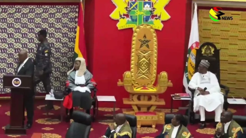 President Akufo Addo's bodyguard collapsing in a video goes viral 2 President Akufo Addo's bodyguard collapsing in a video goes viral
