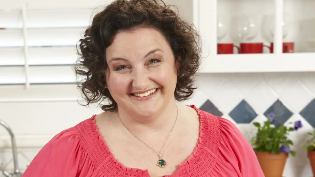 Julie Goodwin Biography 2 Julie Goodwin Biography